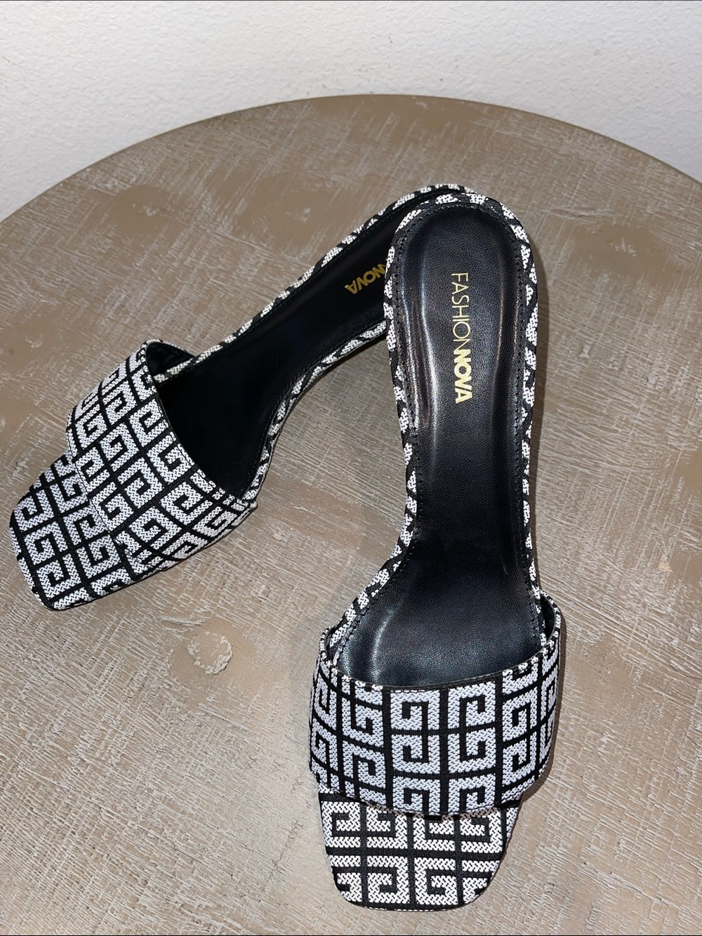 Fashion Nova Black & White Geometric Slide Sandals
